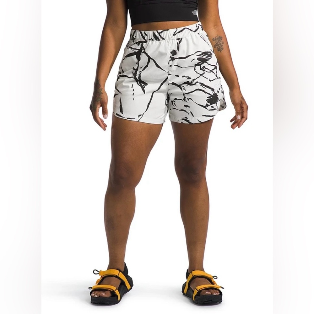 THE NORTH FACE Women's Pathfinder Short White Dune Coyote Field Sketch Print XXL